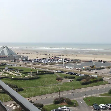 Studio Face Mer Avec Grand Balcon * Le Touquet